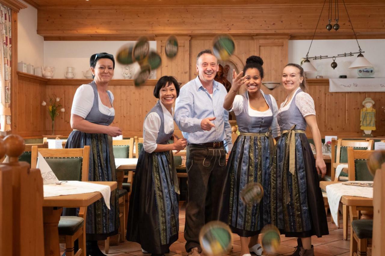 Gasthof Neuwirt Eugendorf Exteriör bild
